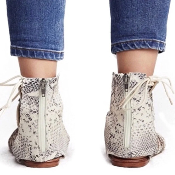 Free People Juliette snake gladiator sandals New 9 - Picture 3 of 11